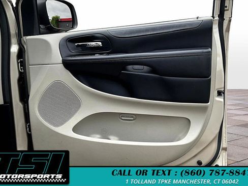 Used 2012 Dodge Grand Caravan SE image 24