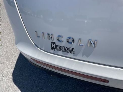 Used 2014 Lincoln MKT FWD image 8