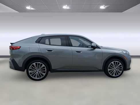 Used 2025 BMW X2 xDrive28i w/ Premium Package image 7