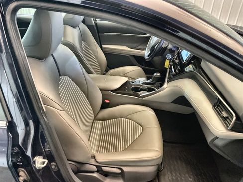 Used 2021 Toyota Camry SE w/ Cold Weather Package image 24