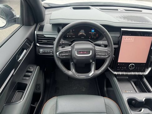 Used 2025 GMC Acadia AT4 w/ Luxury Package AWD/4WD image 14