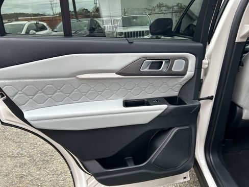 Used 2025 Ford Explorer Platinum w/ Ultimate Package image 23