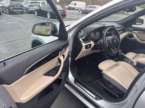 Used 2019 BMW X1 sDrive28i w/ Convenience Package image 11