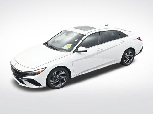 Used 2025 Hyundai Elantra Limited FWD image 20
