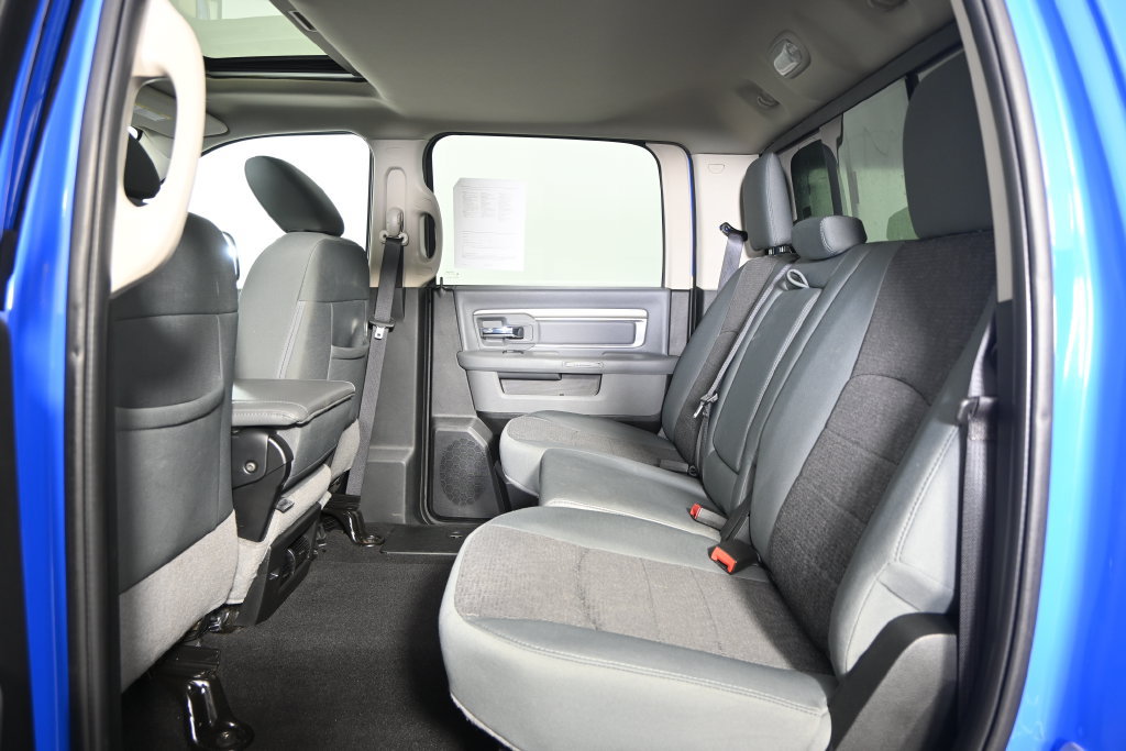 Used 2018 RAM 1500 SLT AWD/4WD image 18