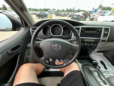 Used 2007 Toyota 4Runner SR5 AWD/4WD image 26