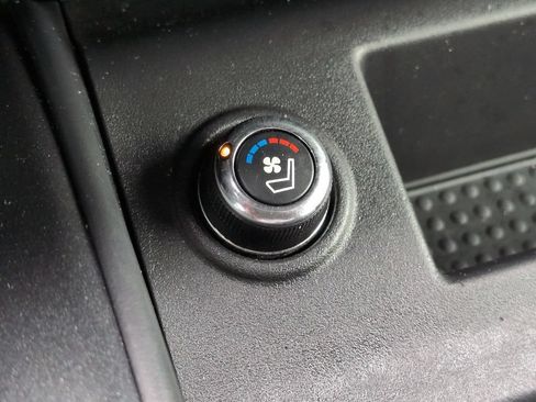 Used 2023 Nissan Titan PRO-4X w/ Pro-4x Convenience Package AWD/4WD image 23