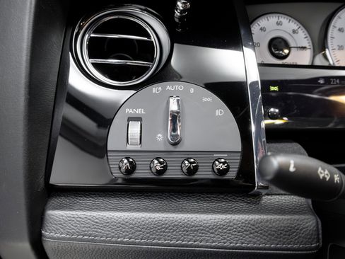 Used 2011 Rolls-Royce Ghost image 41