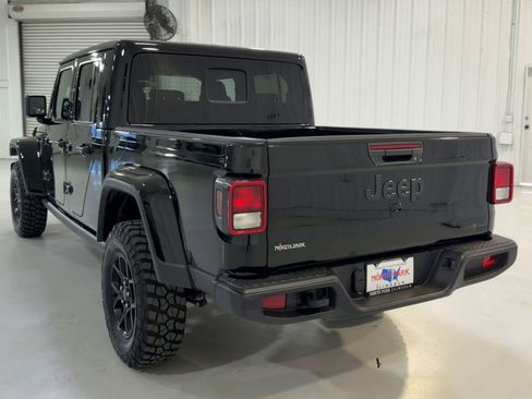 Used 2025 Jeep Gladiator Sport image 8