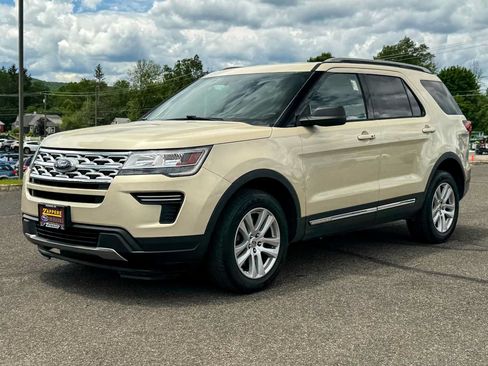 Used 2018 Ford Explorer XLT AWD/4WD image 7