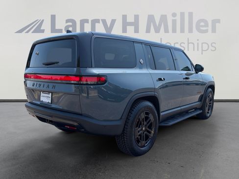 Used 2025 Rivian R1S Premium AWD/4WD image 5