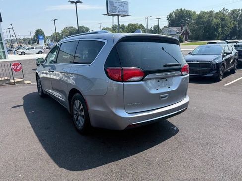 Used 2019 Chrysler Pacifica Touring-L Plus FWD image 6