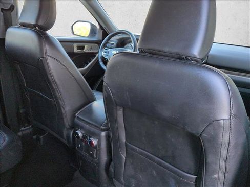Used 2023 Ford Explorer Limited image 22