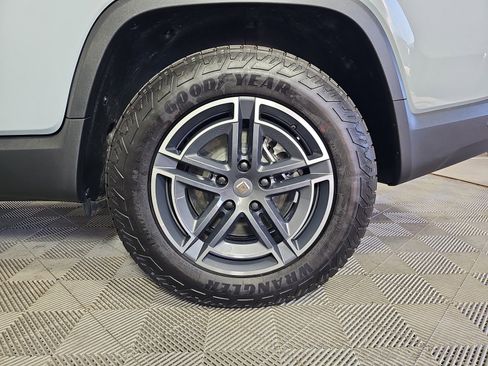 Used 2025 Rivian R1T Adventure image 10