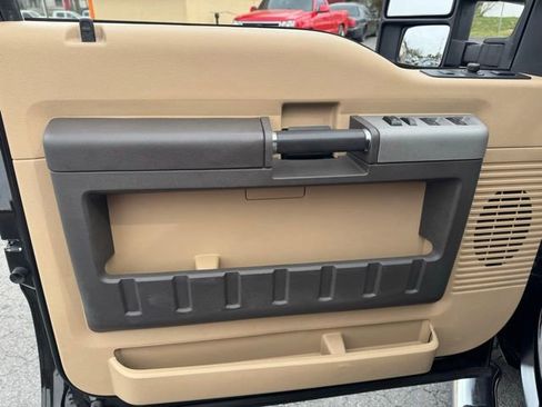 Used 2013 Ford F250 Lariat w/ Lariat Interior Pkg image 11