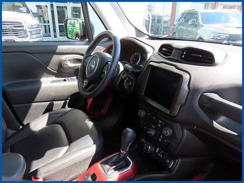Certified 2022 Jeep Renegade Trailhawk AWD/4WD image 8