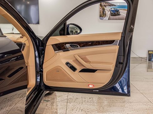 Used 2016 Porsche Panamera 4 image 41