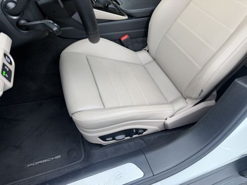 Certified 2025 Porsche Panamera 4 E-Hybrid AWD/4WD image 10