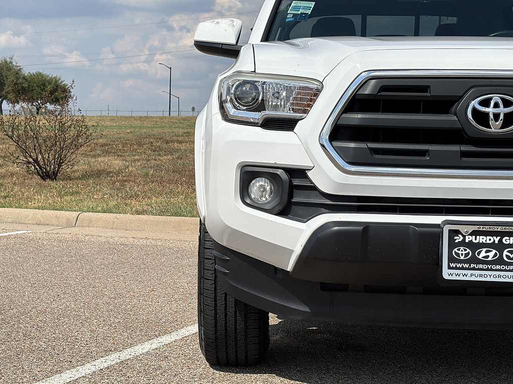 Used 2017 Toyota Tacoma SR5 w/ Tow Package RWD image 5