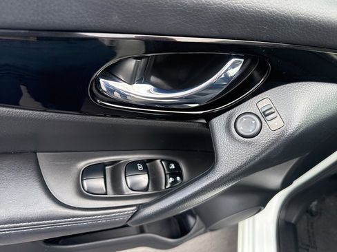 Used 2022 Nissan Rogue Sport SV image 21