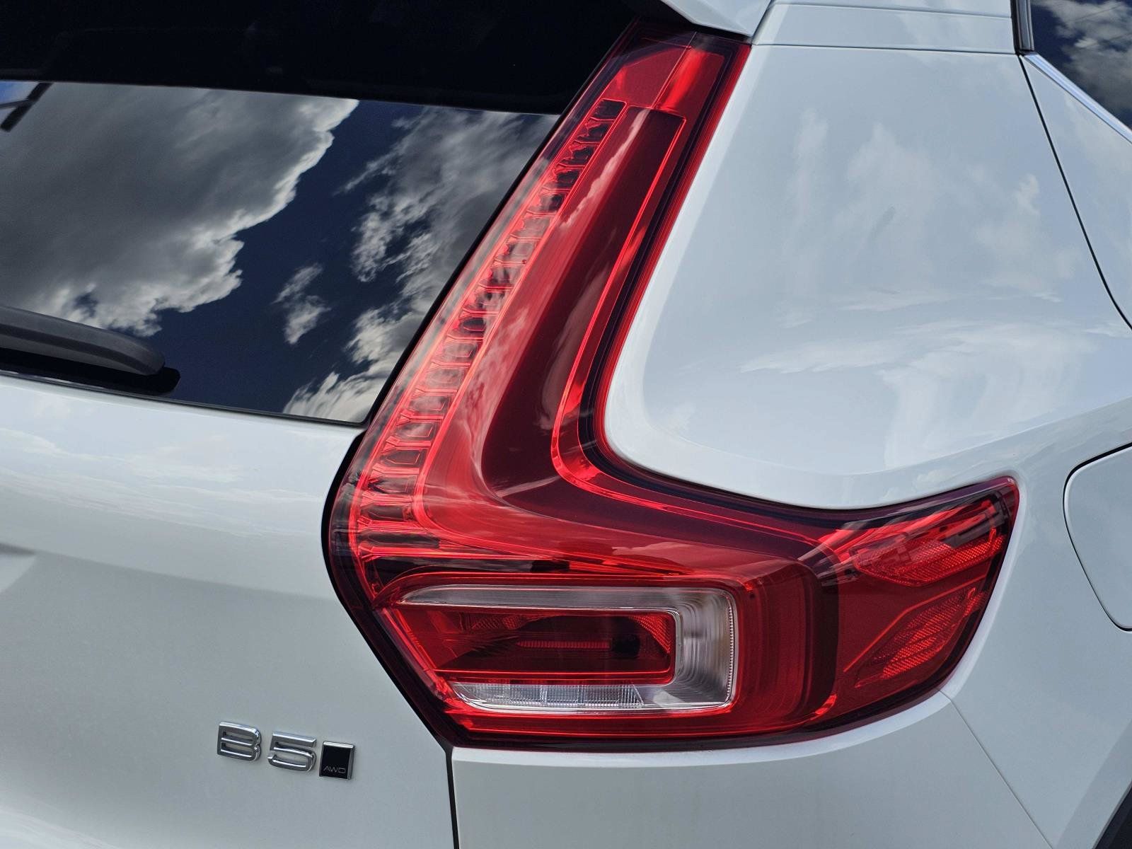 Used 2024 Volvo XC40 B5 Plus AWD/4WD image 9