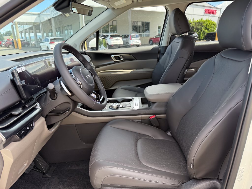 New 2026 Kia Carnival LXS FWD image 16