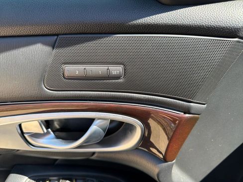 Used 2011 INFINITI M37 w/ Premium Pkg RWD image 16