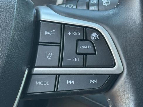 Used 2023 Toyota Highlander LE image 20