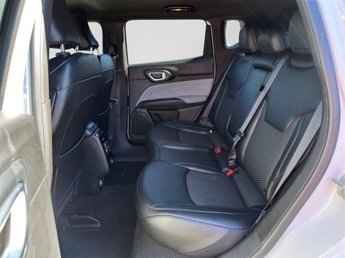 Used 2024 Jeep Compass Latitude image 15