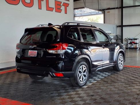 Used 2024 Subaru Forester Premium AWD/4WD image 8