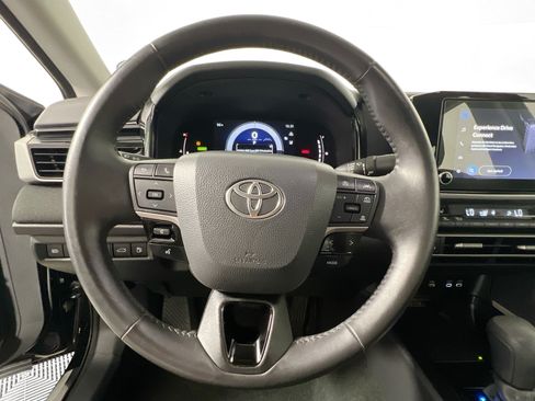 Used 2025 Toyota Camry LE w/ Convenience Package FWD image 17