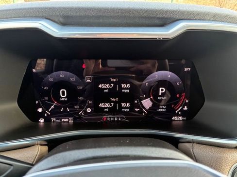 Used 2025 GMC Canyon Denali image 12