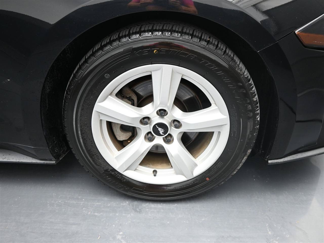 Used 2018 Ford Mustang Coupe RWD image 16