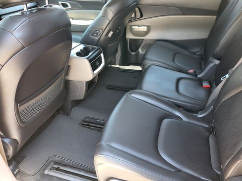 Used 2026 Kia Carnival EX FWD image 24
