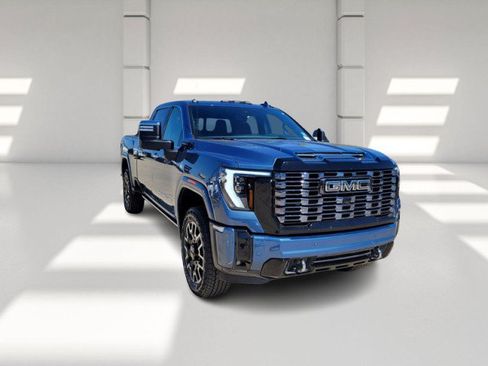 Used 2025 GMC Sierra 2500 Denali Ultimate AWD/4WD image 3