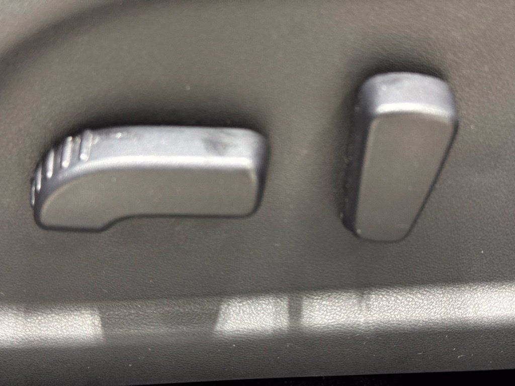 Used 2019 Nissan Pathfinder SV w/ SV All Weather Package FWD image 11