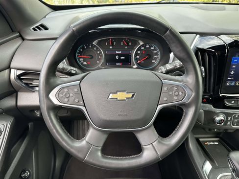 Used 2023 Chevrolet Traverse LT image 14