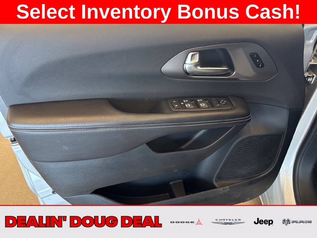 New 2026 Chrysler Pacifica Select w/ S Appearance Package AWD/4WD image 7