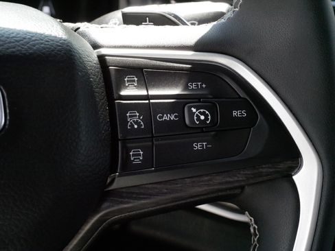 Used 2022 Jeep Grand Cherokee Limited 4xe w/ Luxury Tech Group II AWD/4WD image 25