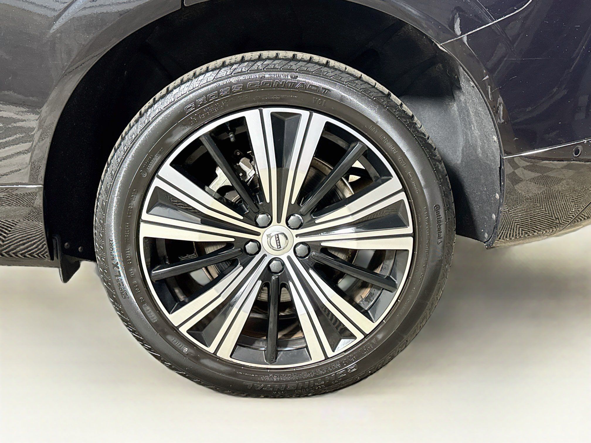 Used 2022 Volvo XC60 T8 Inscription w/ Advanced Package AWD/4WD image 32