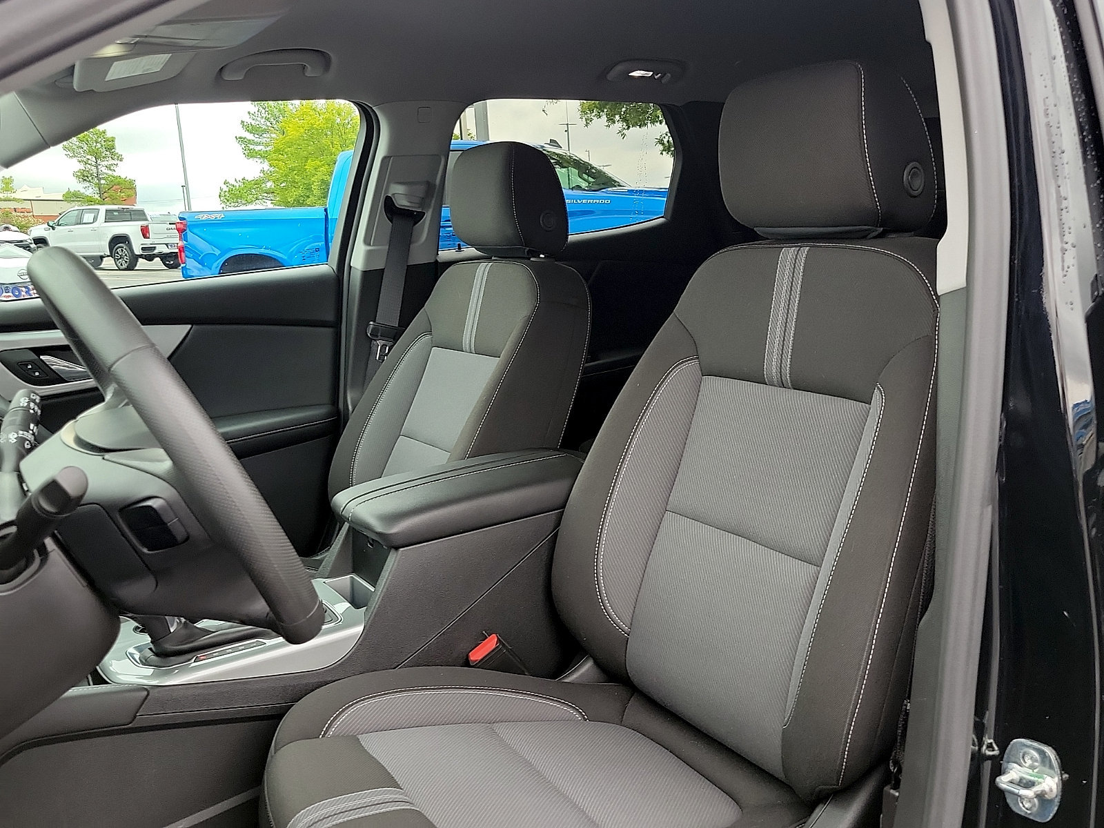 Used 2025 Chevrolet Blazer LT FWD image 11