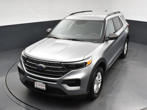 Used 2023 Ford Explorer XLT AWD/4WD image 18