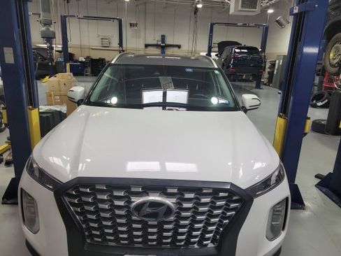 Used 2022 Hyundai Palisade SEL w/ Premium Package FWD image 2