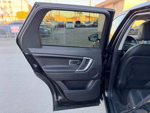 Used 2018 Land Rover Discovery Sport SE image 21