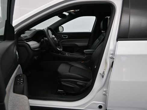Used 2025 Jeep Compass Latitude AWD/4WD image 19