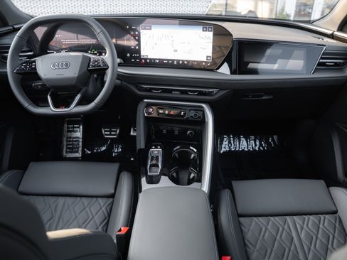 New 2025 Audi SQ5 Prestige image 8