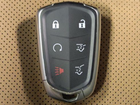 Used 2018 Cadillac Escalade Platinum RWD image 32