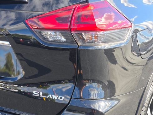 Used 2020 Nissan Rogue SL w/ Premium Package image 13