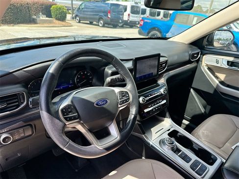 Certified 2022 Ford Explorer Limited w/ Equipment Group 301A image 10