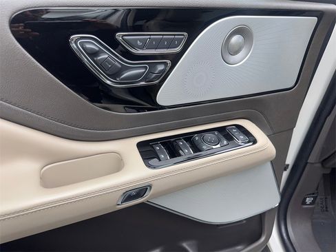 Used 2022 Lincoln Aviator Reserve w/ Equipment Group 201A image 31